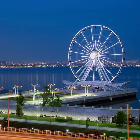 쉐라톤 바쿠 인투어리스트 호텔 외부 사진 The Ferris wheel at the park