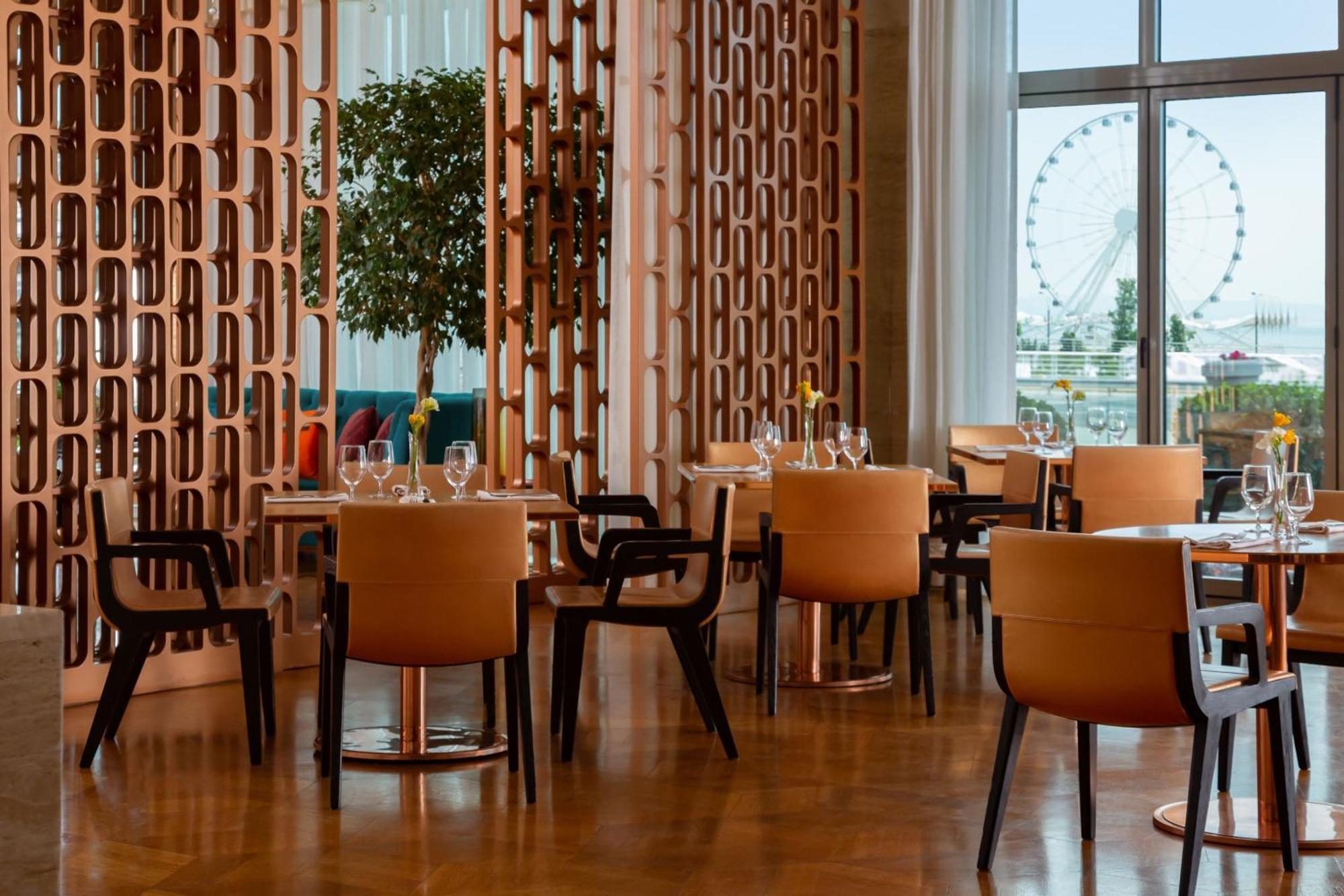 쉐라톤 바쿠 인투어리스트 호텔 외부 사진 Restaurant