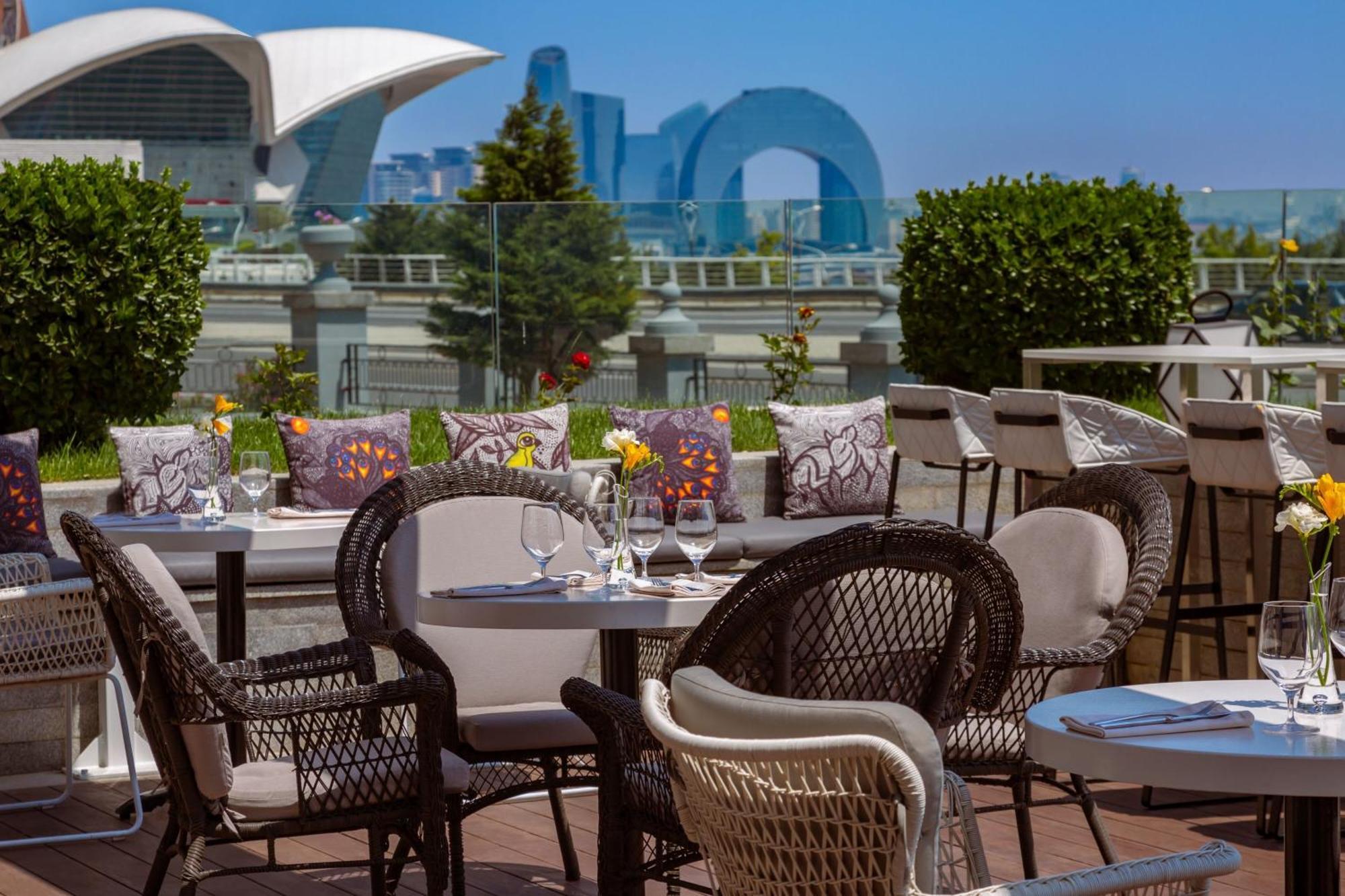 쉐라톤 바쿠 인투어리스트 호텔 외부 사진 View from the hotel's rooftop