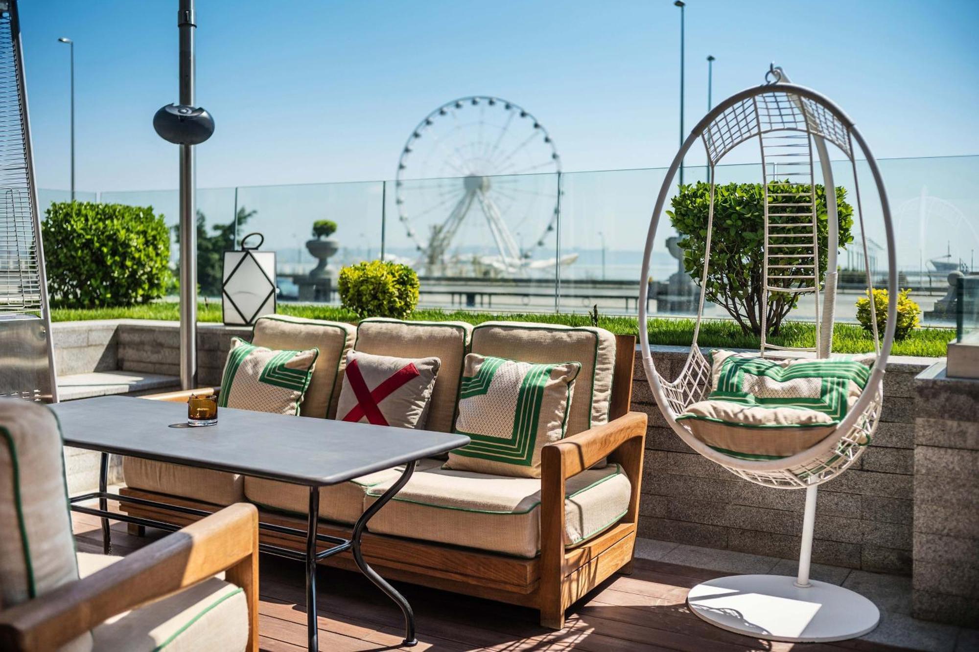 쉐라톤 바쿠 인투어리스트 호텔 외부 사진 The Sky Bar