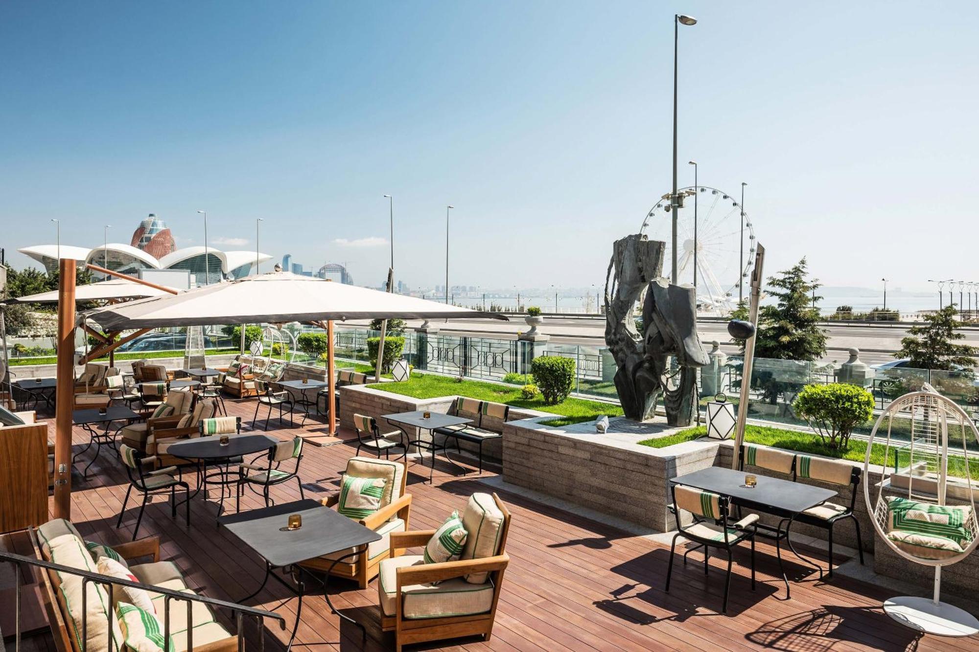 쉐라톤 바쿠 인투어리스트 호텔 외부 사진 The Sky Bar