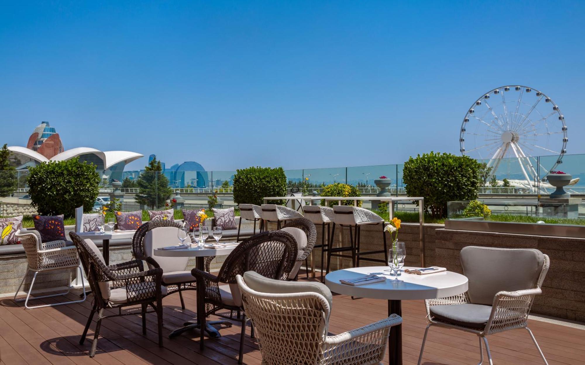 쉐라톤 바쿠 인투어리스트 호텔 외부 사진 The Sky Bar