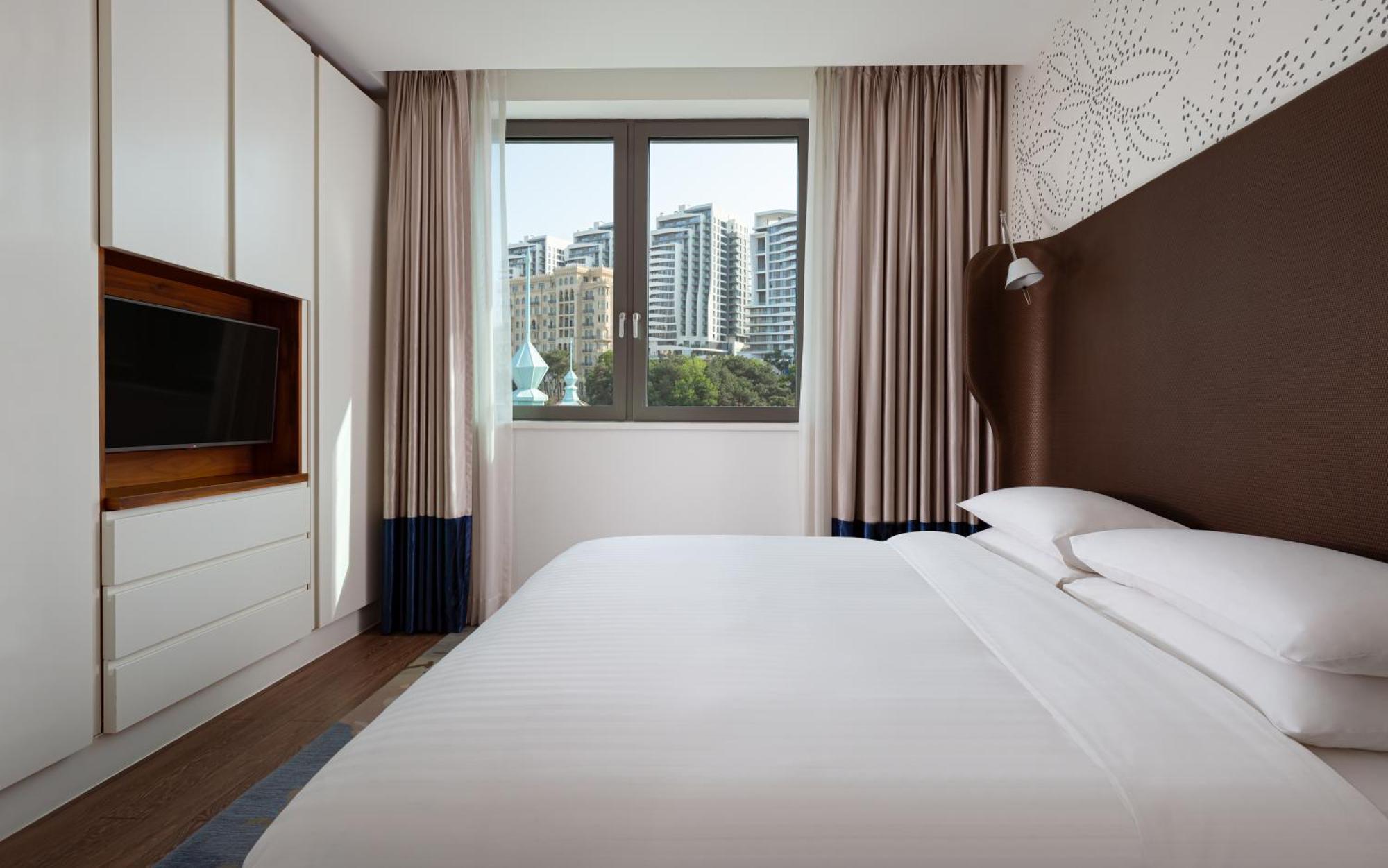 쉐라톤 바쿠 인투어리스트 호텔 외부 사진 A bedroom at the hotel