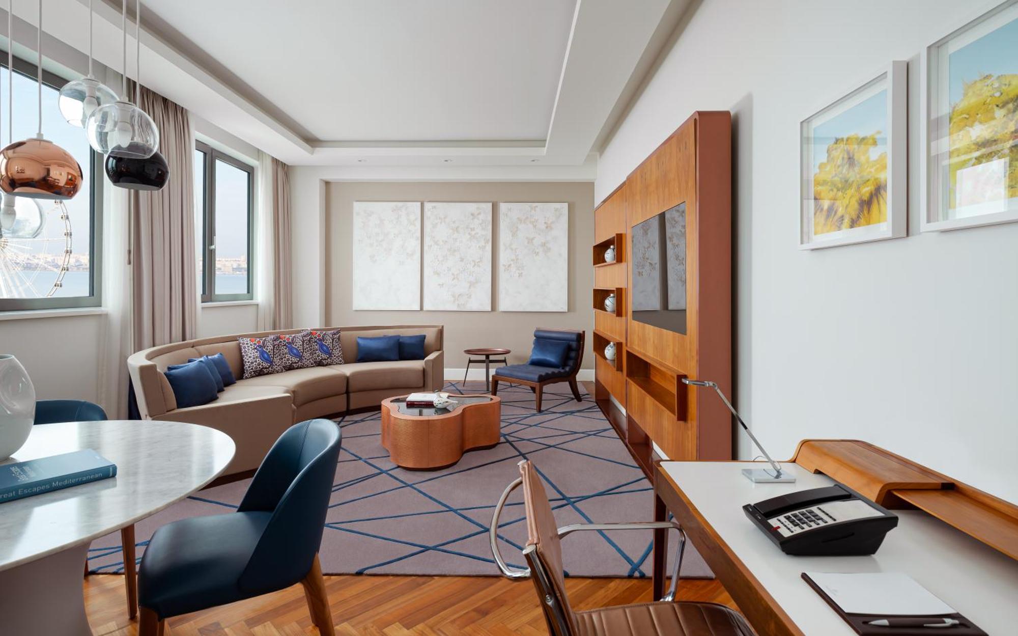 쉐라톤 바쿠 인투어리스트 호텔 외부 사진 A living room at the hotel